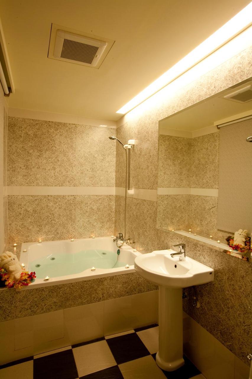 Holyone Hotel Тайпей Екстериор снимка